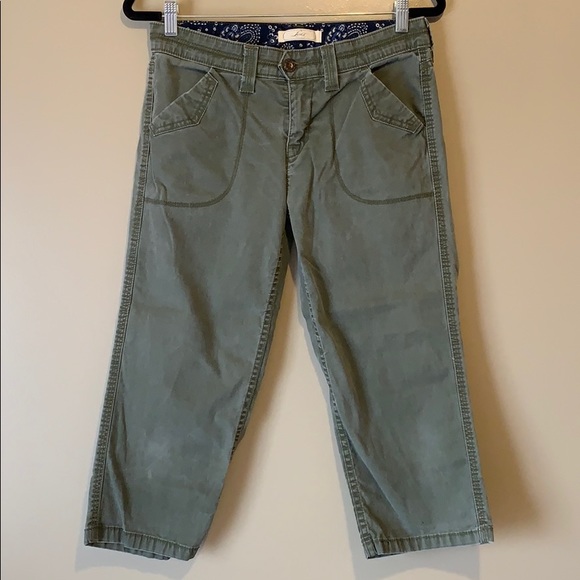 Levi’s Khaki Capri Pants - Picture 1 of 6